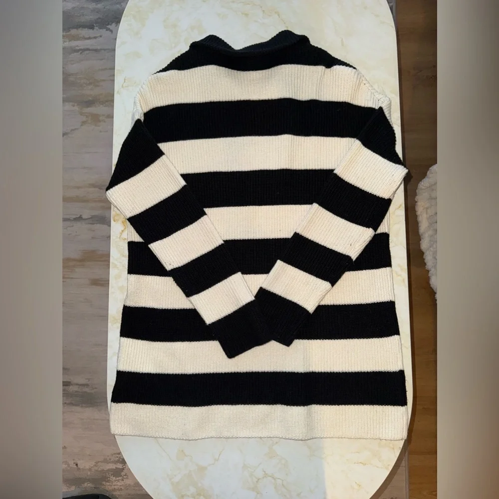 🏷️ 🛍️ NWOT Express Black & White Striped Ribbed 1/4 Zip Knit Sweater 🏷️ 🛍️ - Picture 8 of 8